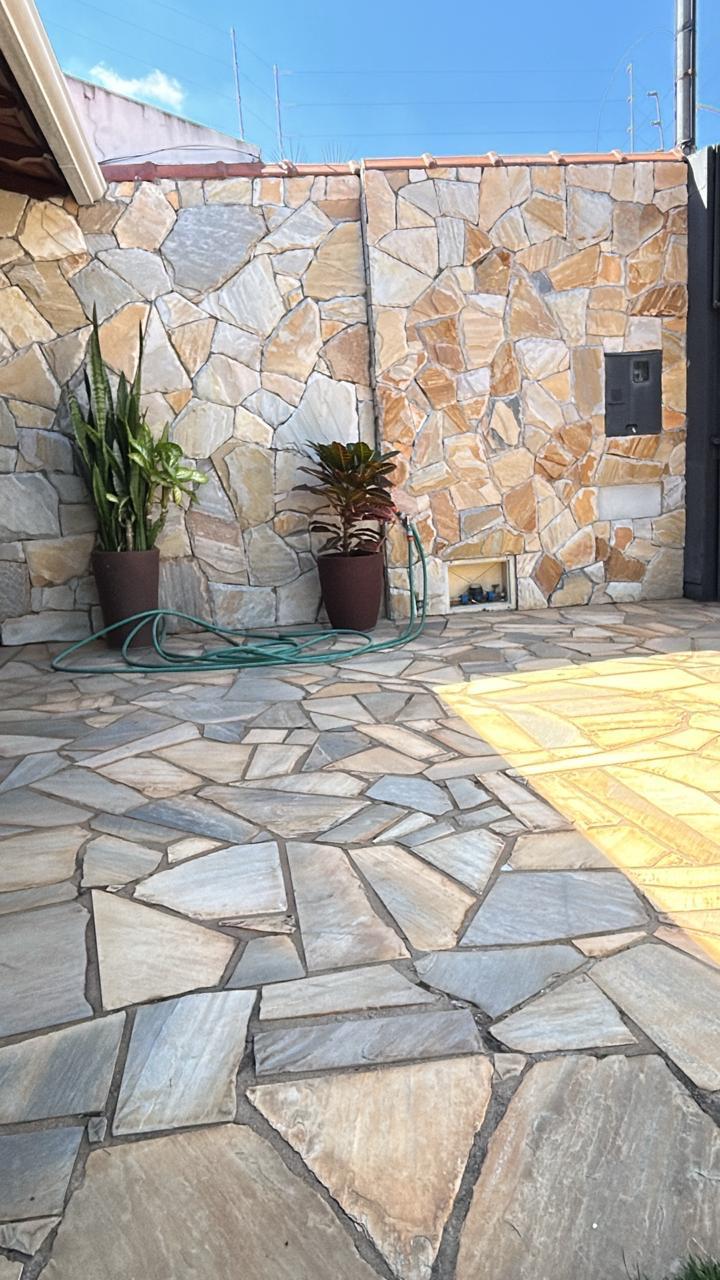 Obra com pedras naturais Marciano Souza